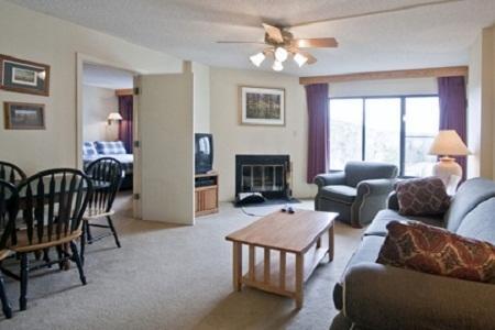 Silver Creek Lodge Snowshoe Room photo