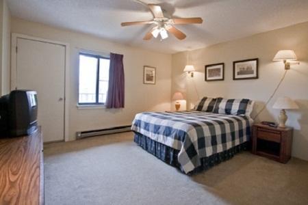 Silver Creek Lodge Snowshoe Room photo